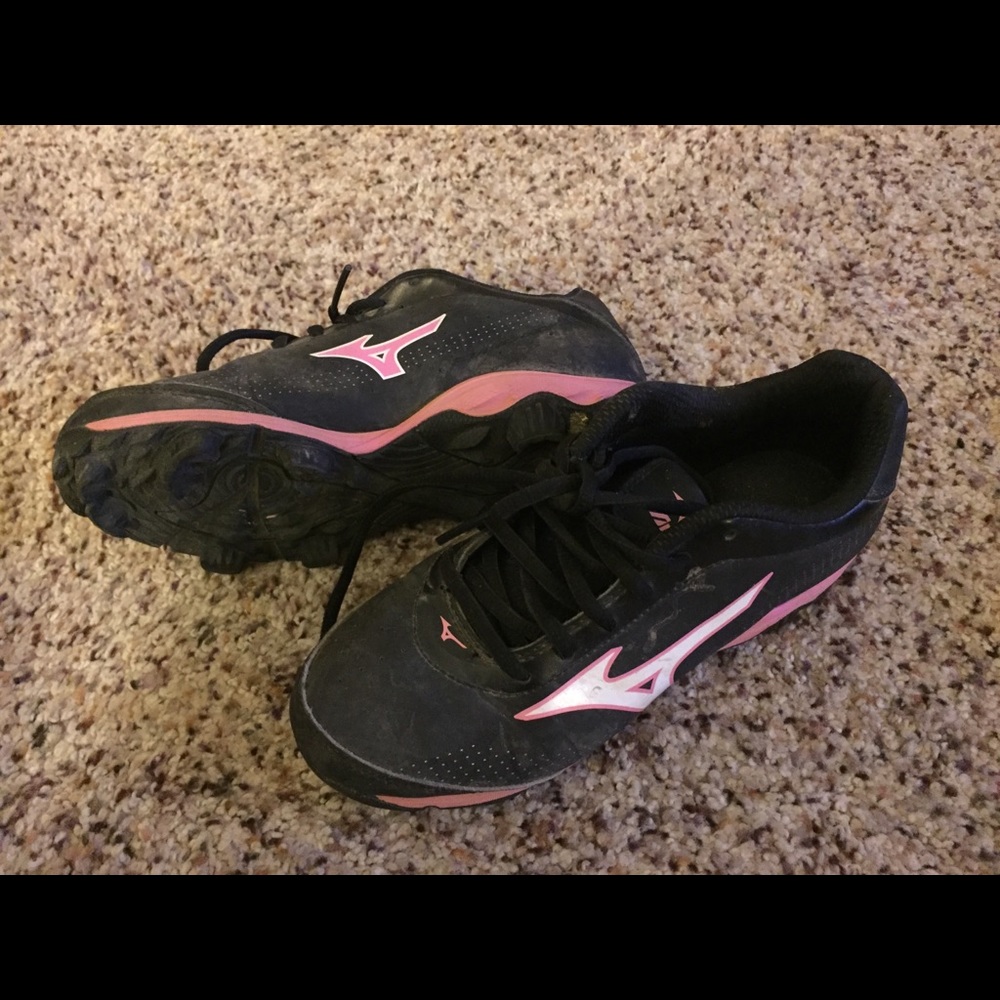 Mizuno softball cleats